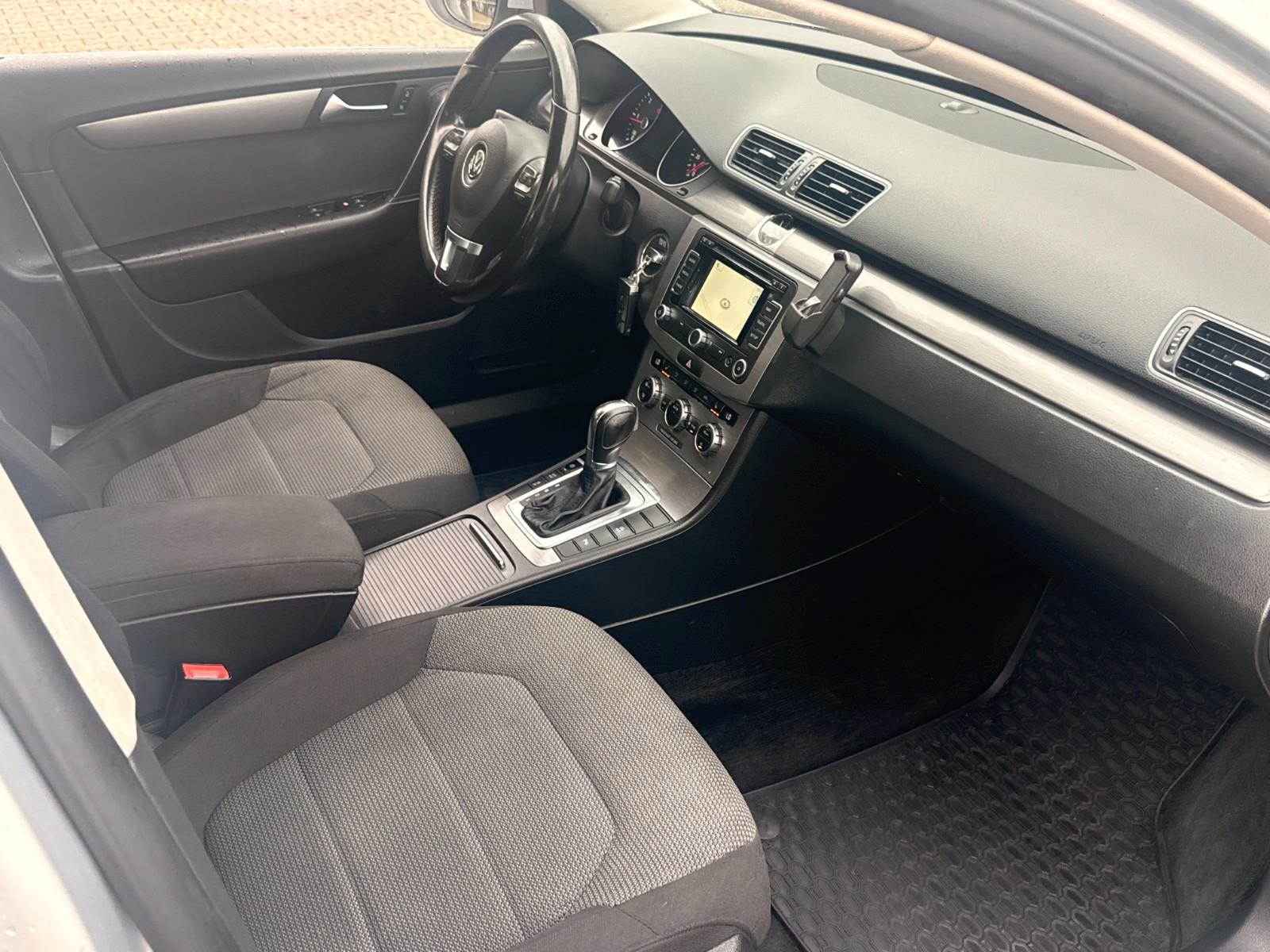 Volkswagen Passat 2012 — photo 29
