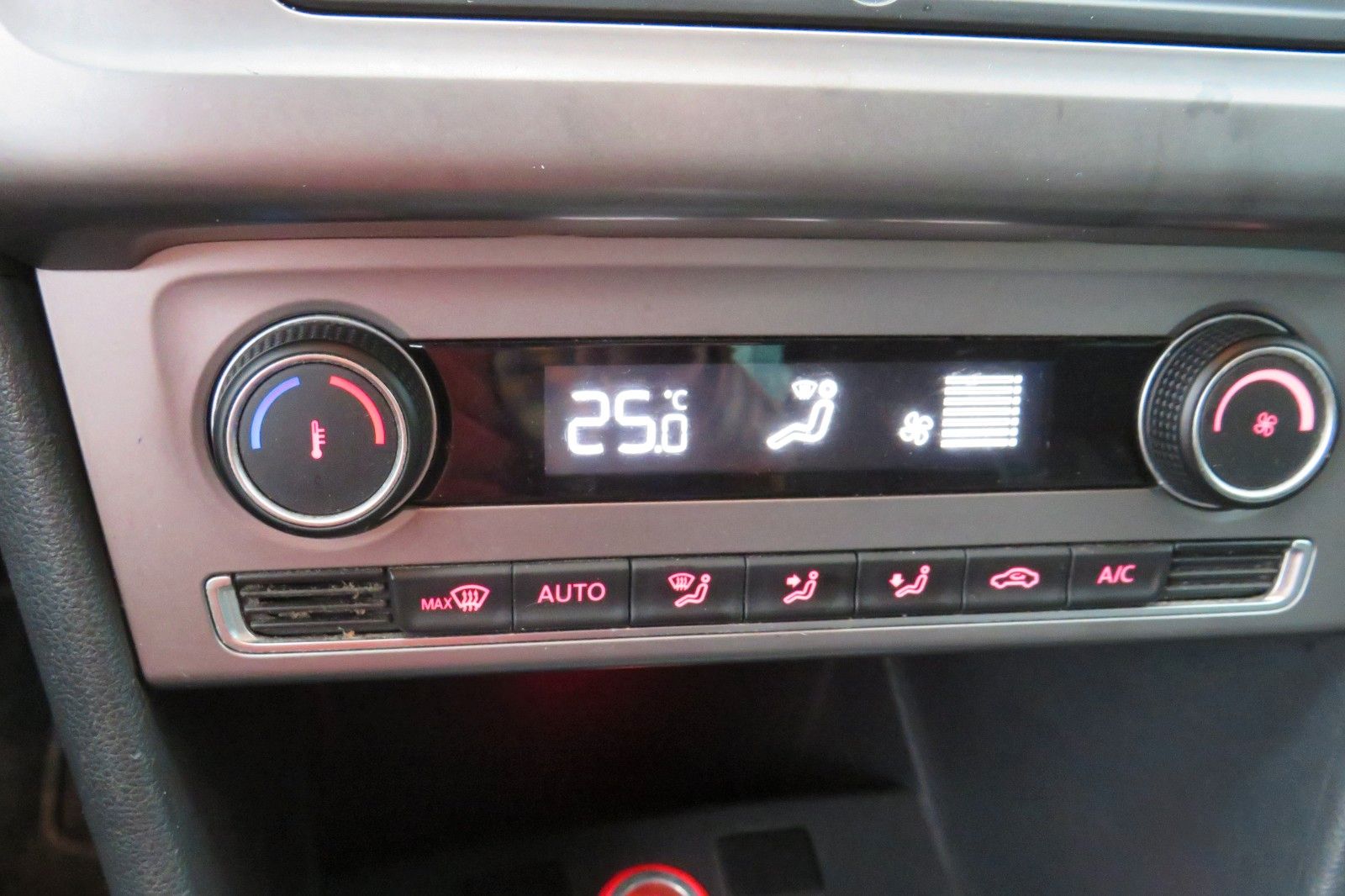 Fahrzeugabbildung Volkswagen Polo V Lounge 4T PDC GJ AHK CLIMATRONIC