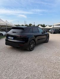 Porsche Cayenne - 6
