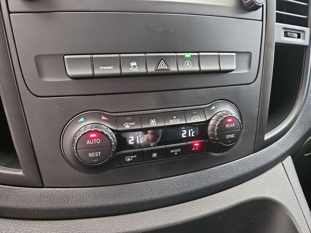 Fahrzeugabbildung Mercedes-Benz Vito 119 CDI Tourer kompakt Navi Distronic LED