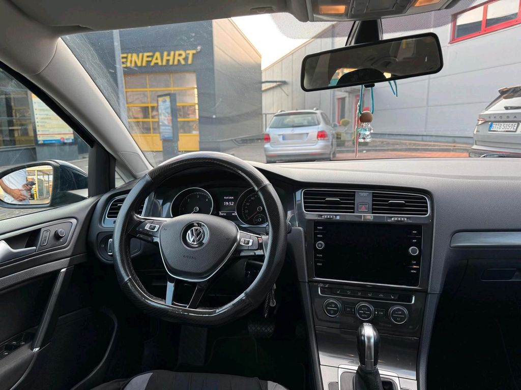 Image of Volkswagen Golf