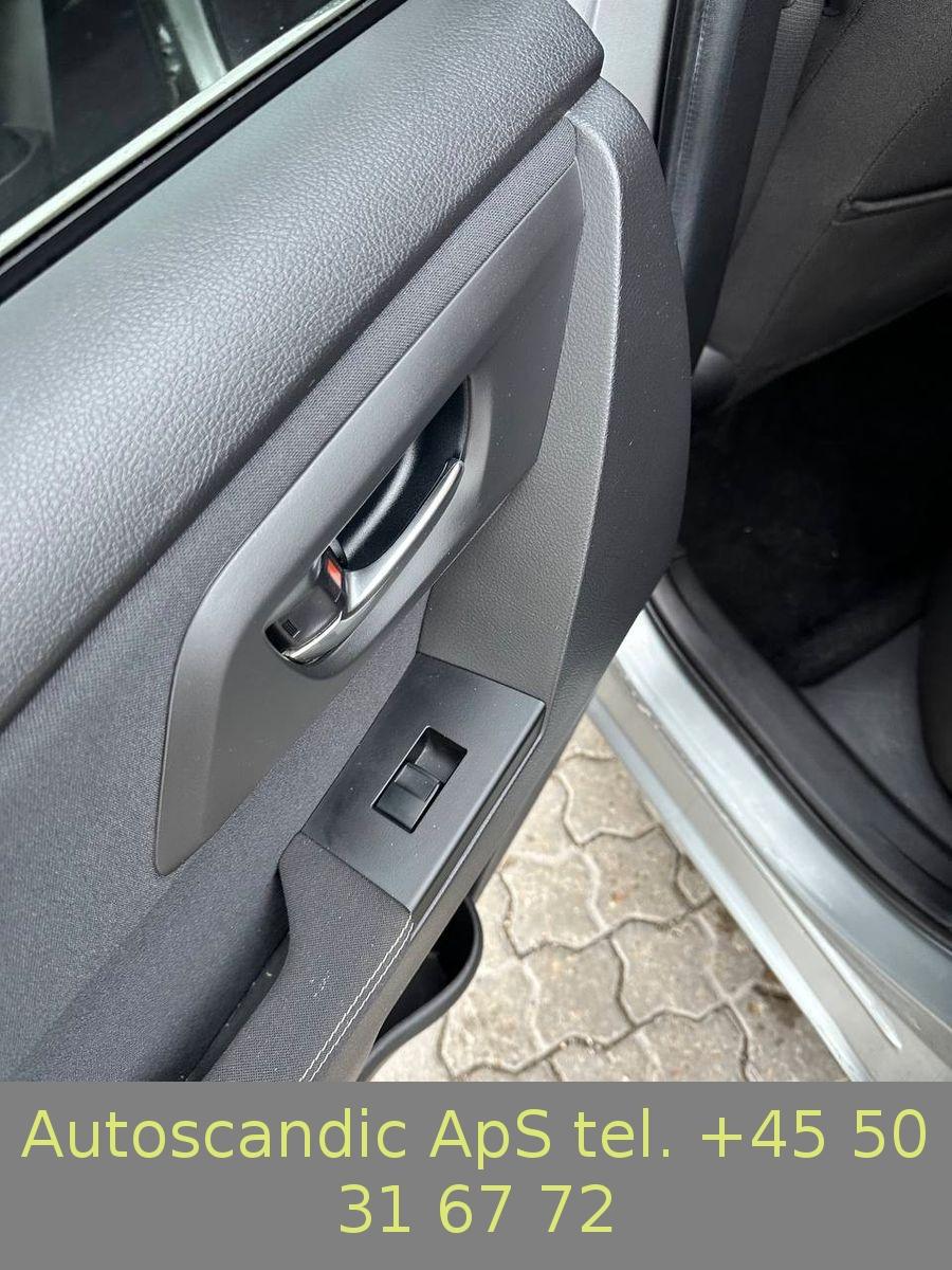 Toyota Auris 2014 — photo 34