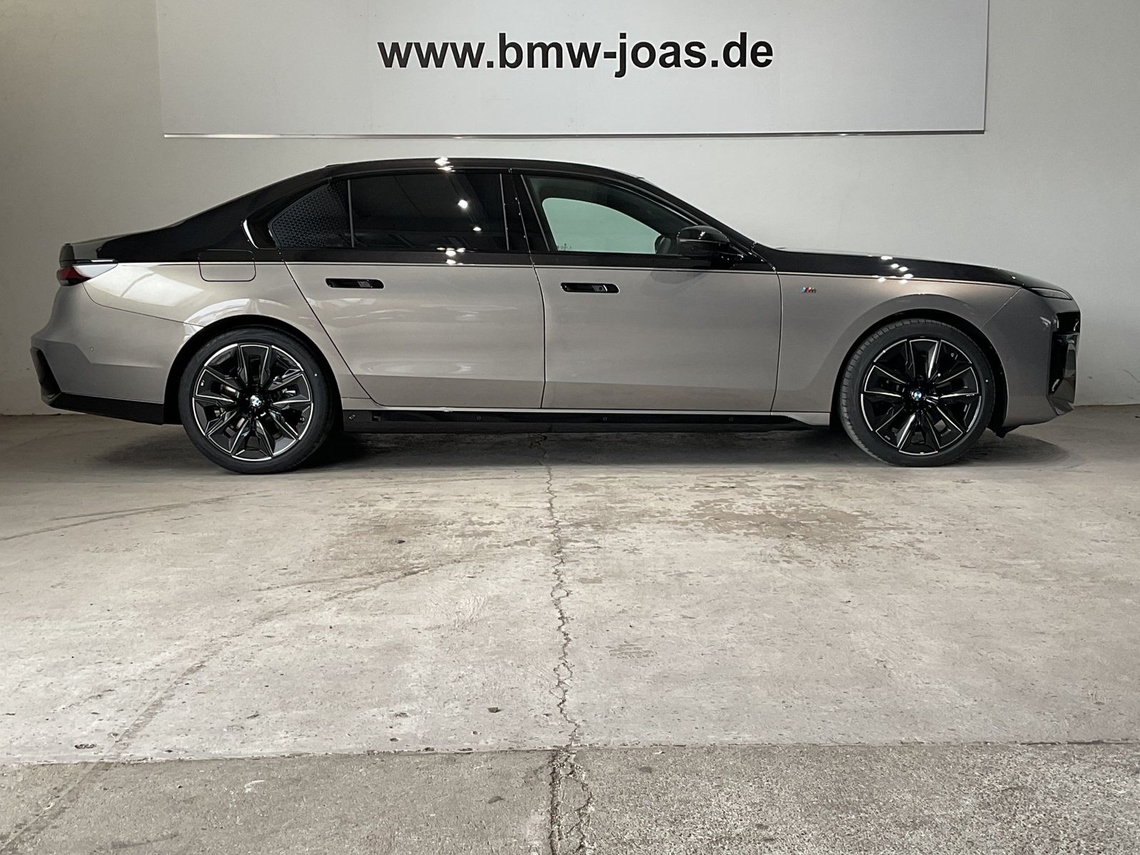 Fahrzeugabbildung BMW 740d xDrive Limousine M Sportpaket B&W Surround