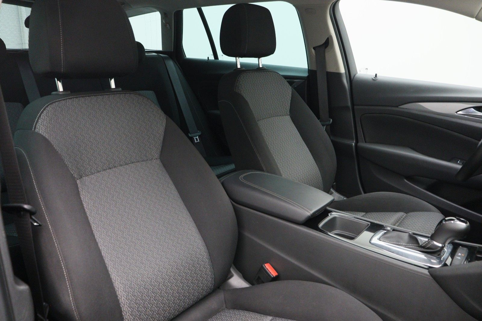 Fahrzeugabbildung Opel Insignia B 1.6 Sports Tourer Business Edition