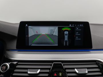 Fahrzeugabbildung BMW 530d xD M Sport Panorama Kamera H/K Alarm 19Zoll