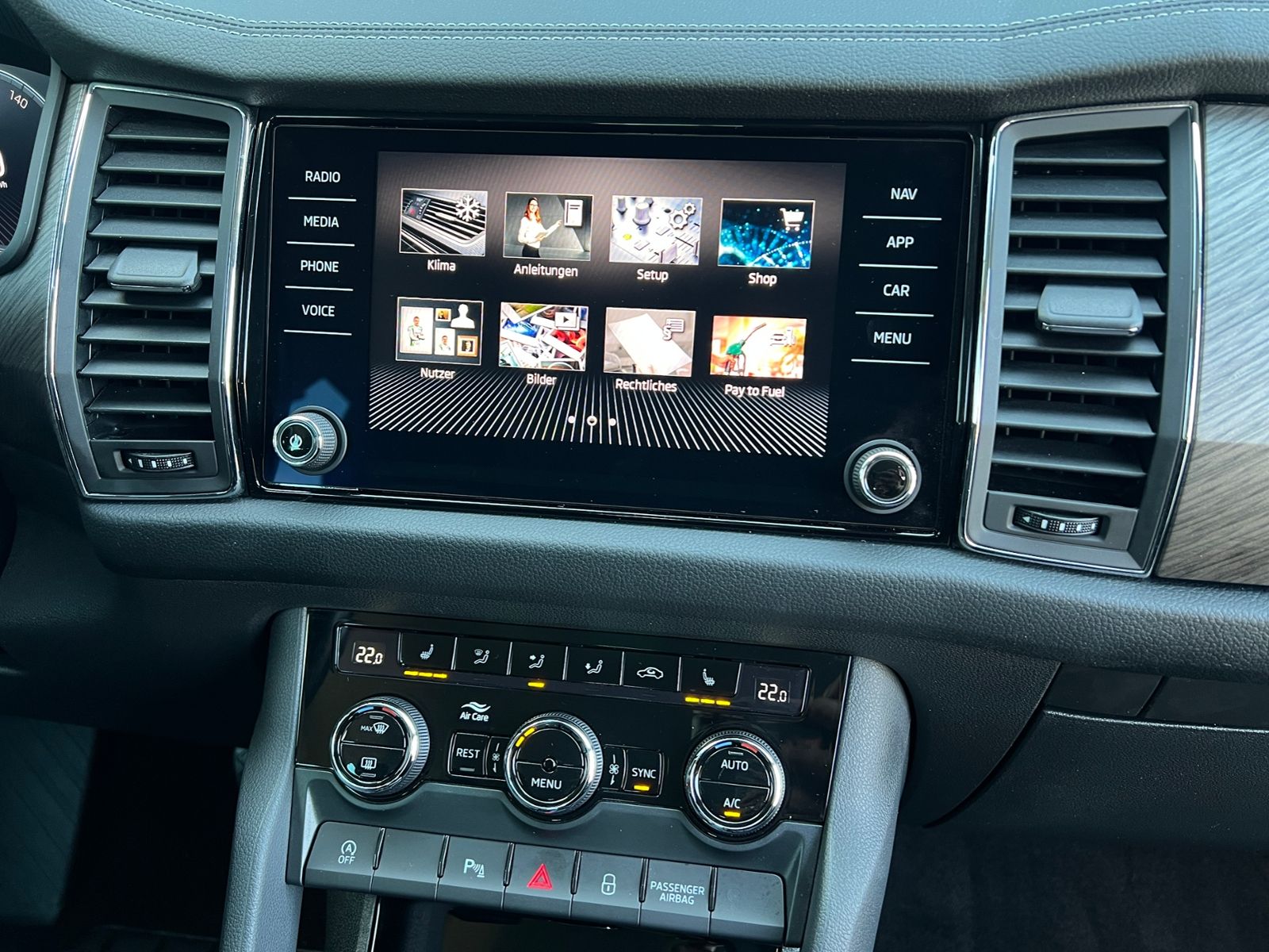 Fahrzeugabbildung SKODA Kodiaq Style 1.5 TSI DSG FL *AHK, LED, ACC, 19"-