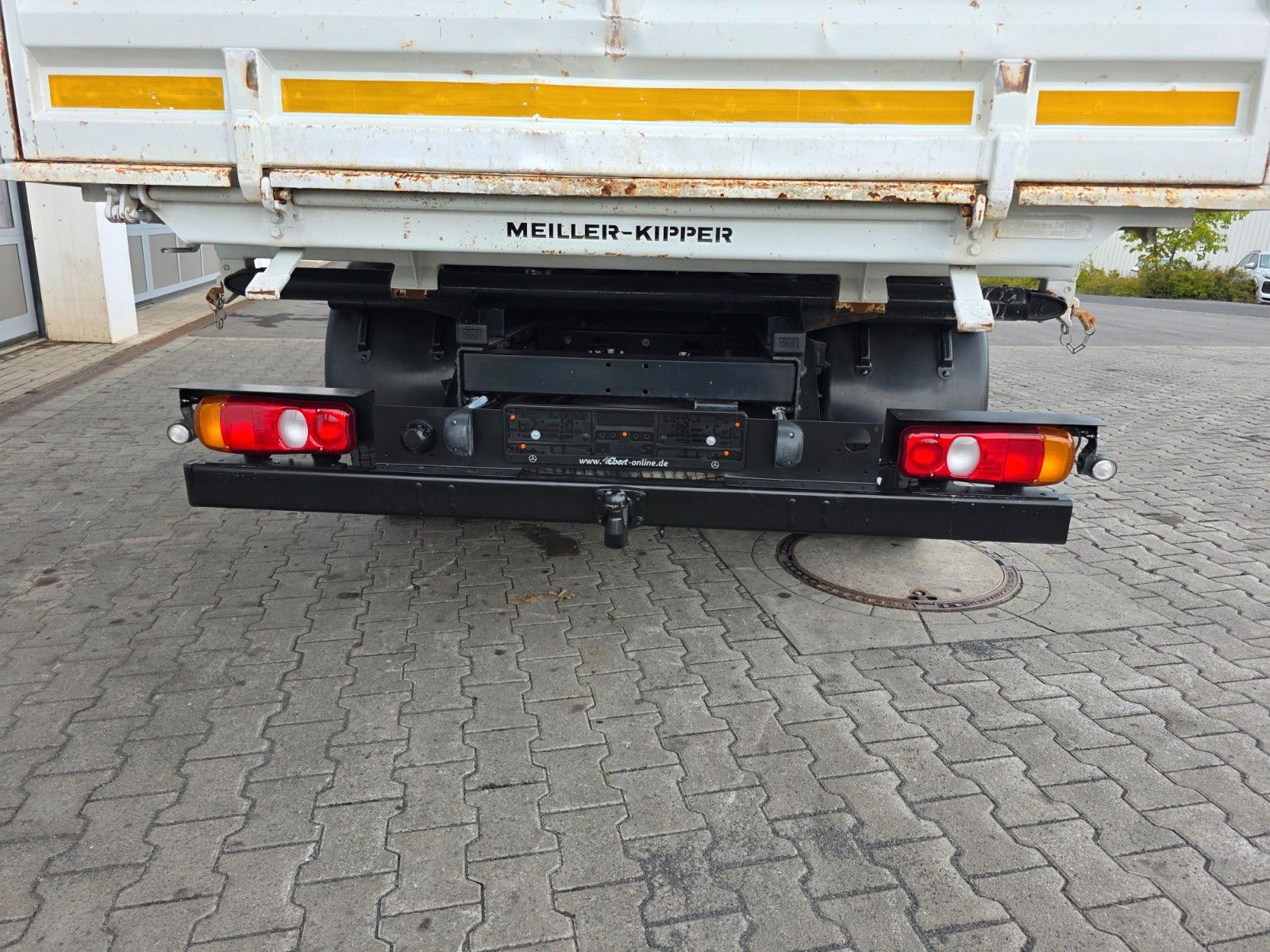 Fahrzeugabbildung Mitsubishi Fuso Canter 7C18D DoKa 7 Sitze AHK