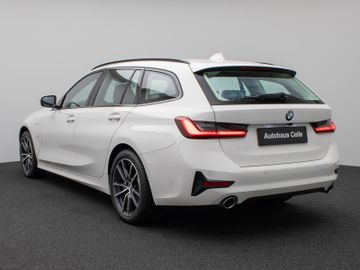 Fahrzeugabbildung BMW 330e xDr Tour Sport Line ACC HUD Pano HiFi Laser