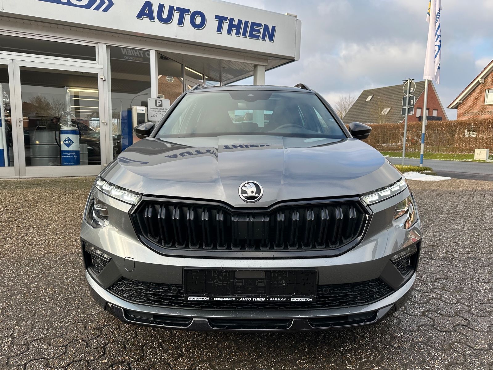 Fahrzeugabbildung SKODA Kamiq Monte Carlo 1.0 TSI DSG ACC/Matrix/Pano