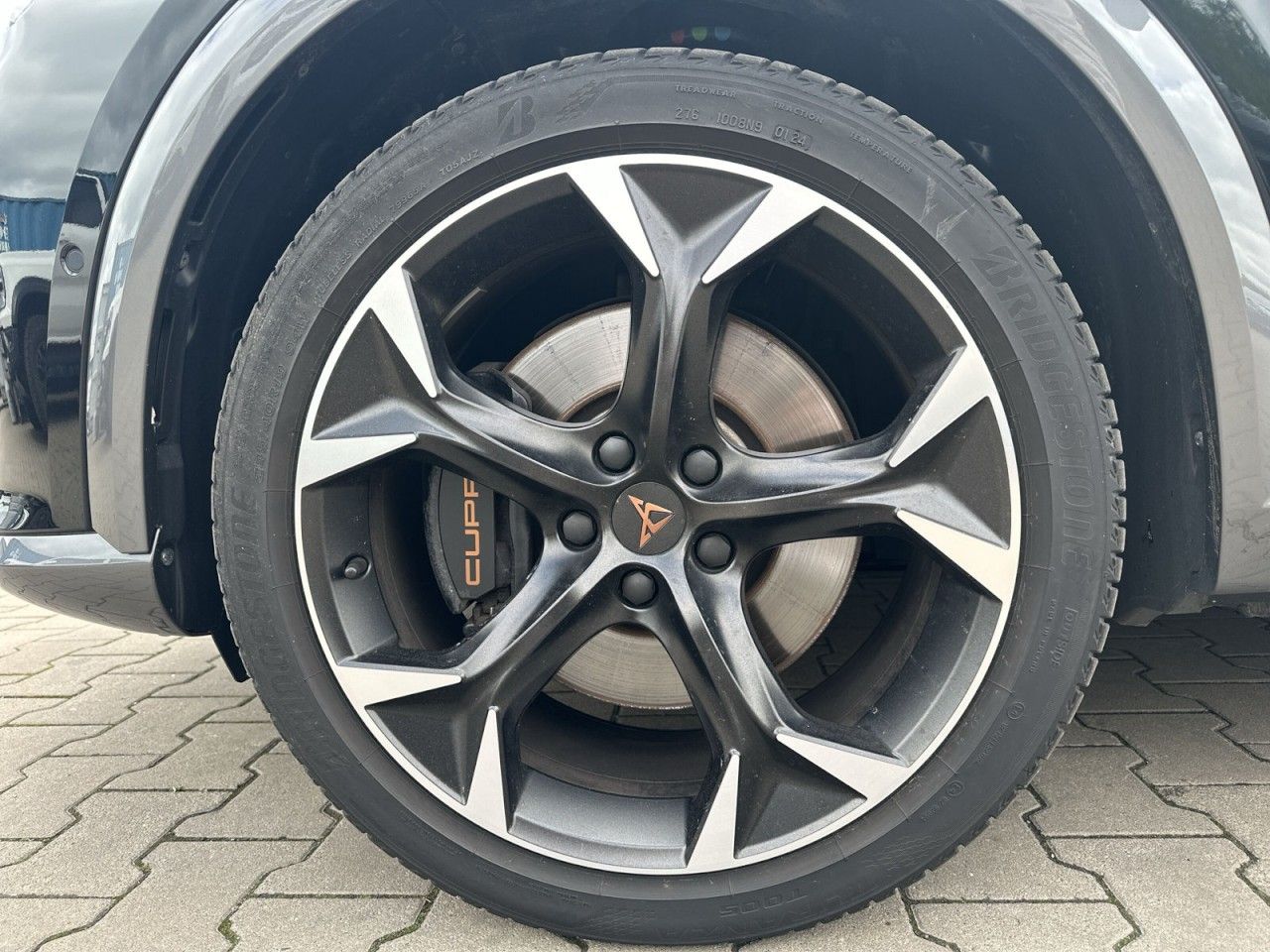 Fahrzeugabbildung CUPRA Formentor VZ 2.0 TSI 245 PS 7-Gang-DSG - mit KI generiert/bearbeitet