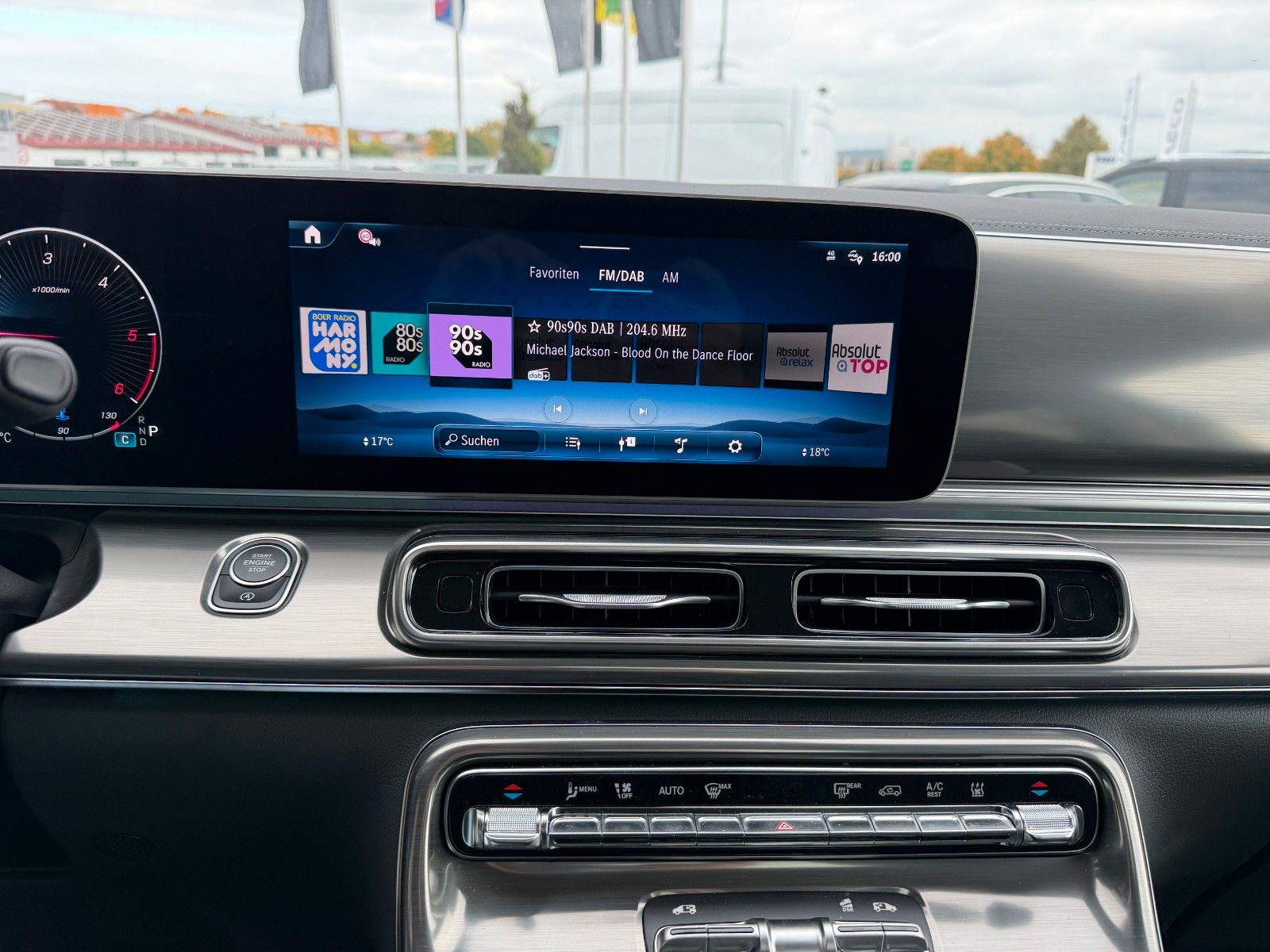 Fahrzeugabbildung Mercedes-Benz V 300 d 4MATIC EXCLUSIVE Luxus-Sitze AHK2,5to