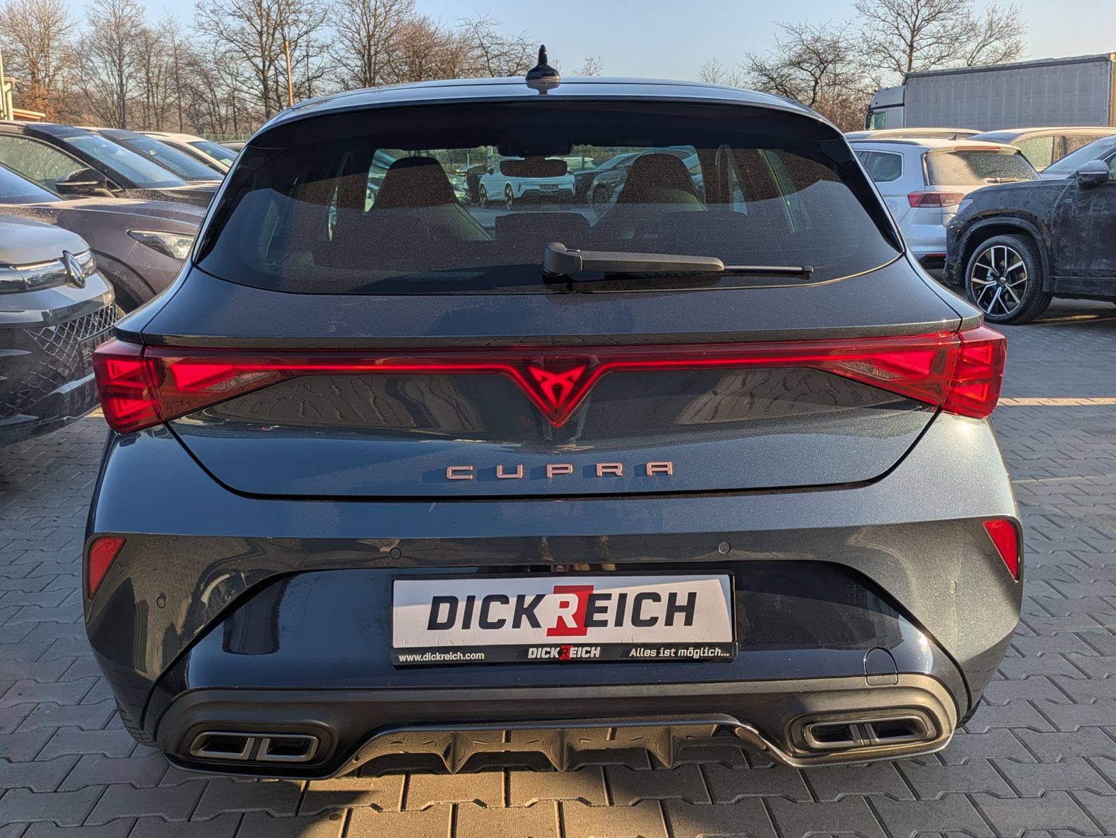 Fahrzeugabbildung CUPRA Leon 1.5 eTSI EDGE DSG*ACC*KAM*18"5JGARANTIE