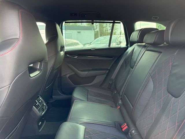 Skoda Octavia Combi RS-LED-AHK-SHZ-CarPlay-Ambi