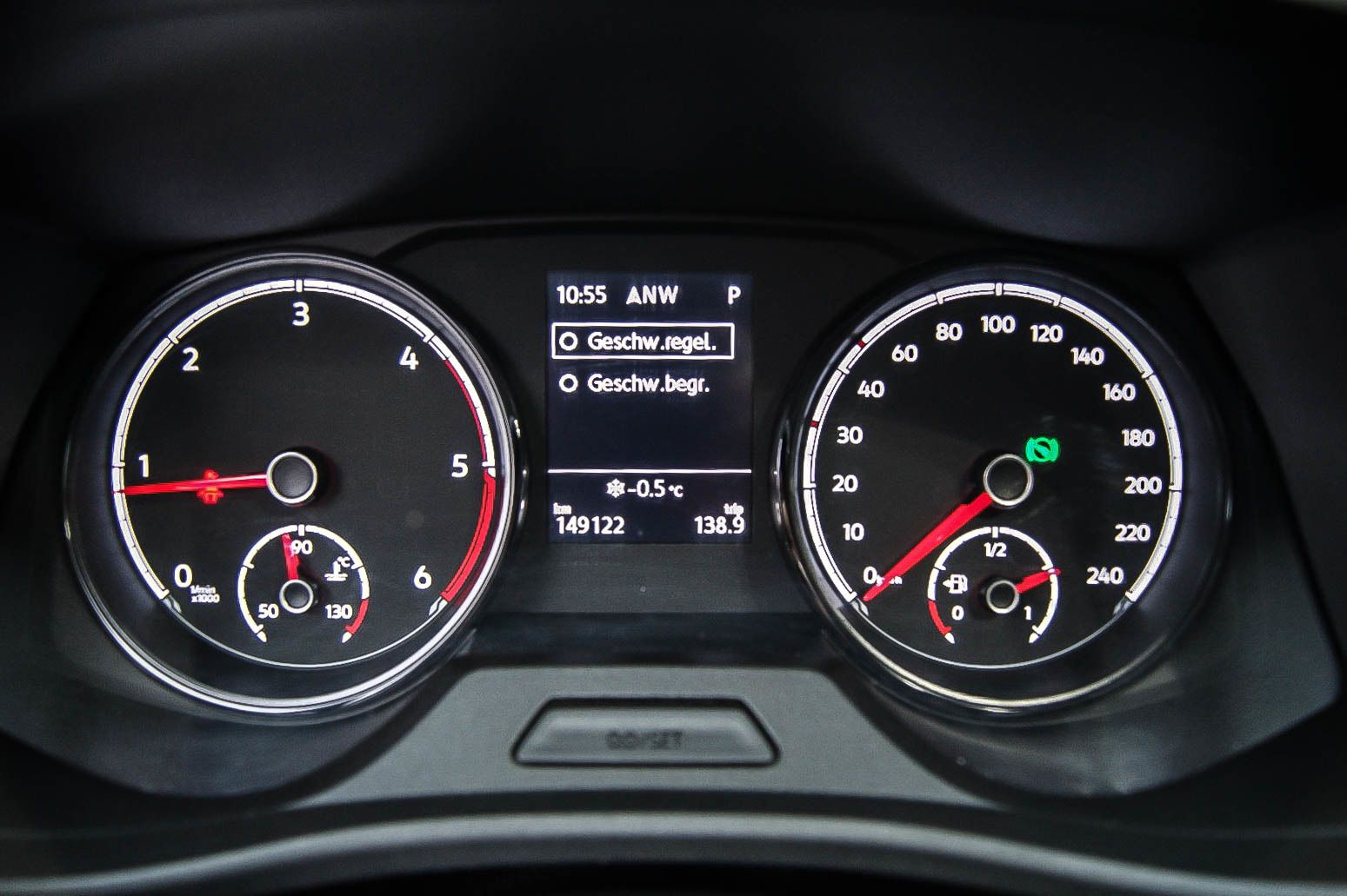 Fahrzeugabbildung Volkswagen T6.1 Caravelle/Multivan lang 2.0TDI DSG NAVI LED