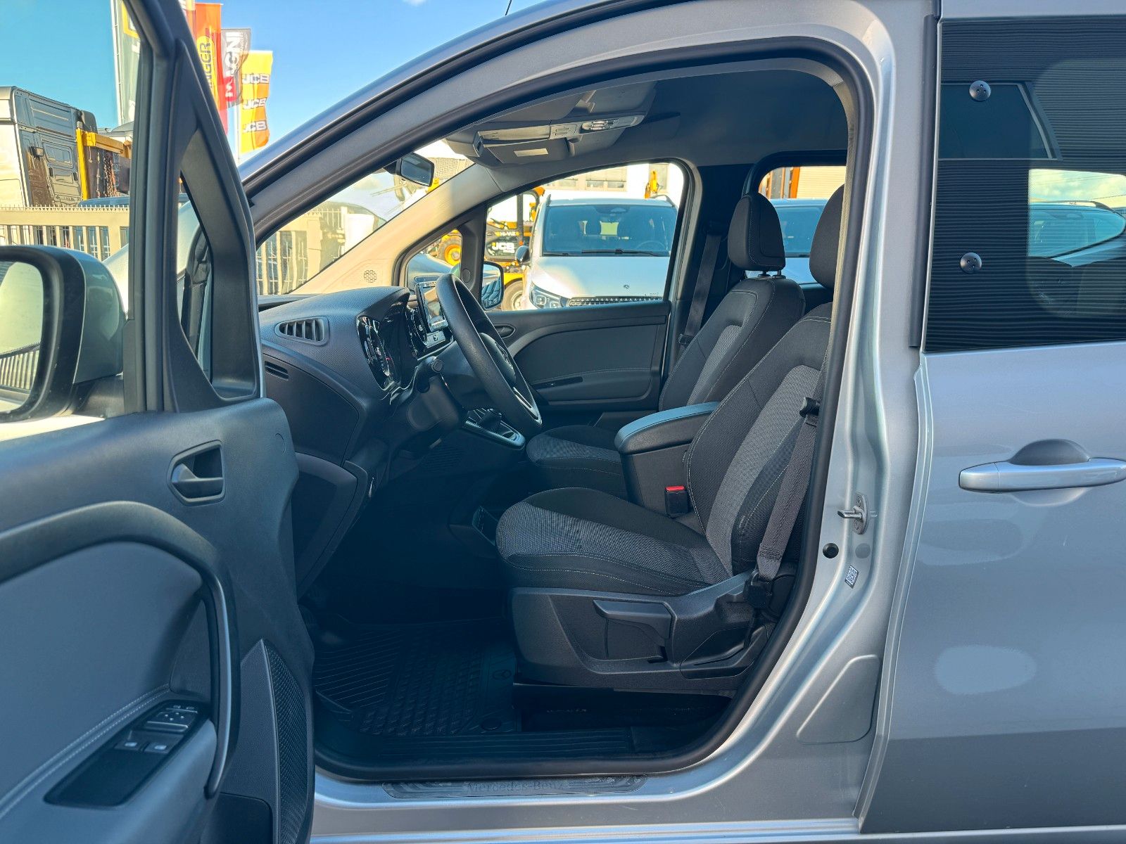 Fahrzeugabbildung Mercedes-Benz T 180 d MBUX Tempomat