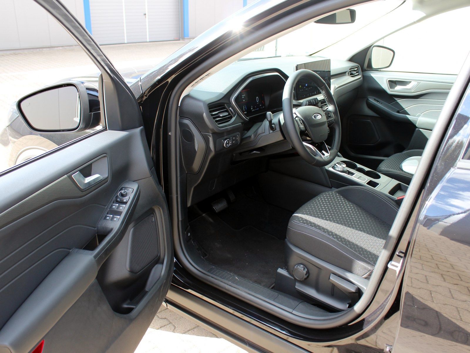 Fahrzeugabbildung Ford Kuga Hybrid Titanium