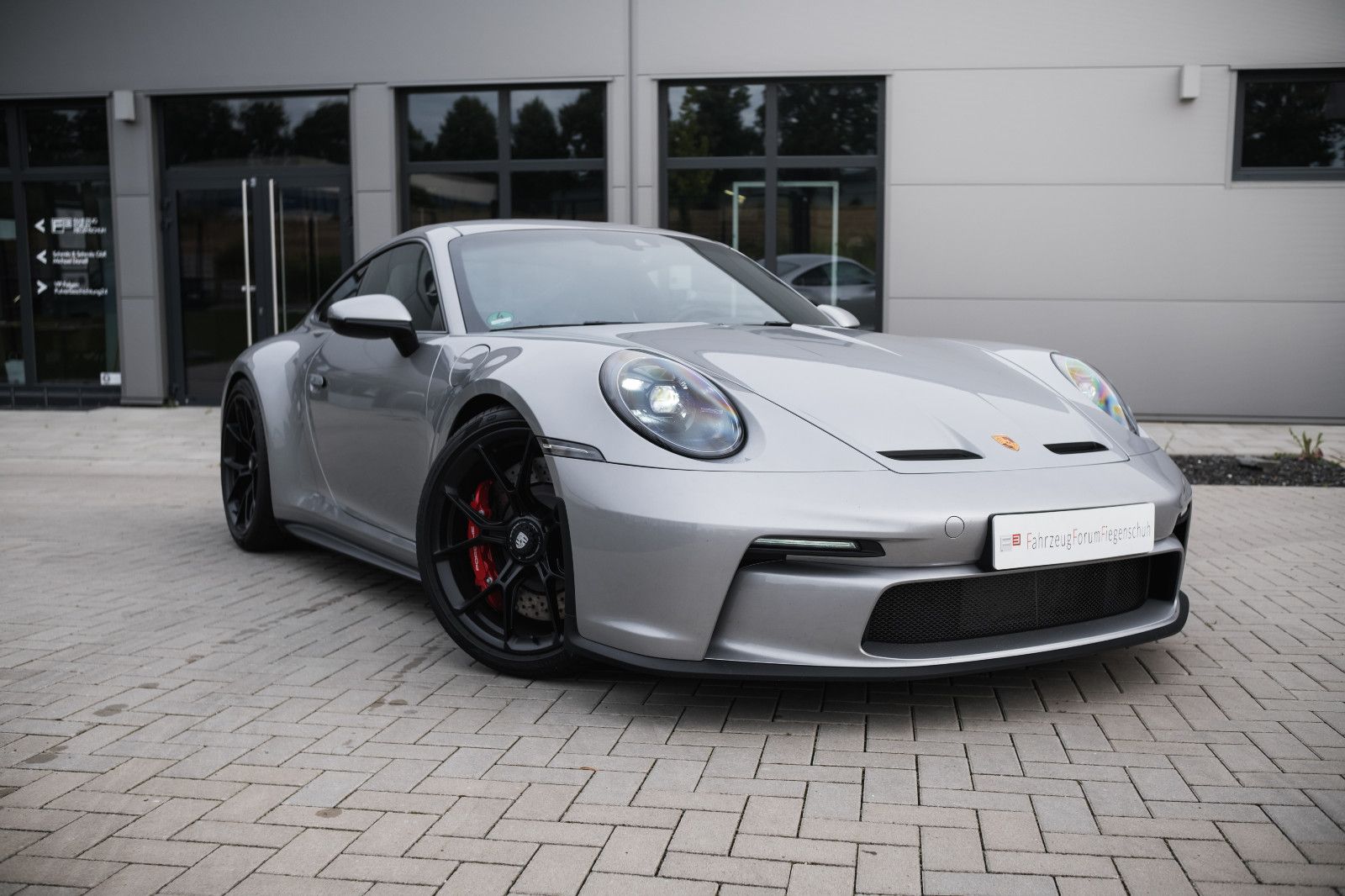 Fahrzeugabbildung Porsche 911/992 GT3 Touring-Lift-Bose-90L-18-Wege-Sitze