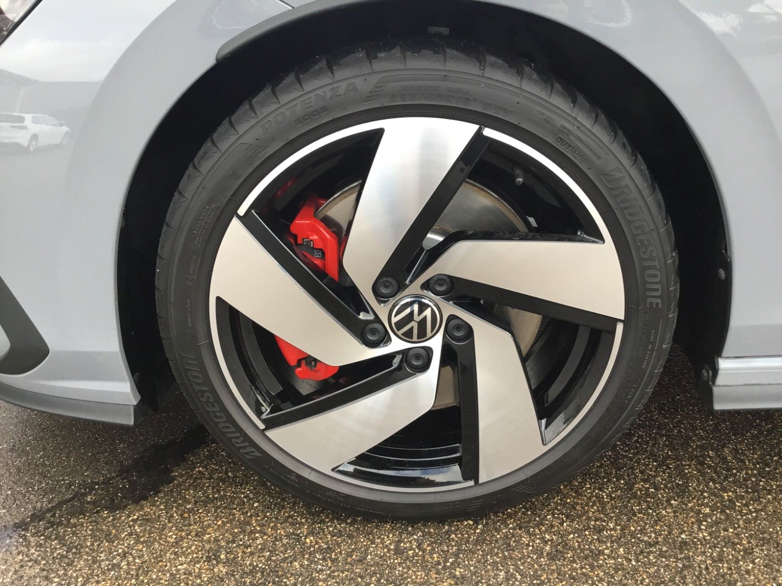 Fahrzeugabbildung Volkswagen Golf 2.0 TSI DSG GTI+Pano+18"+IQ Light