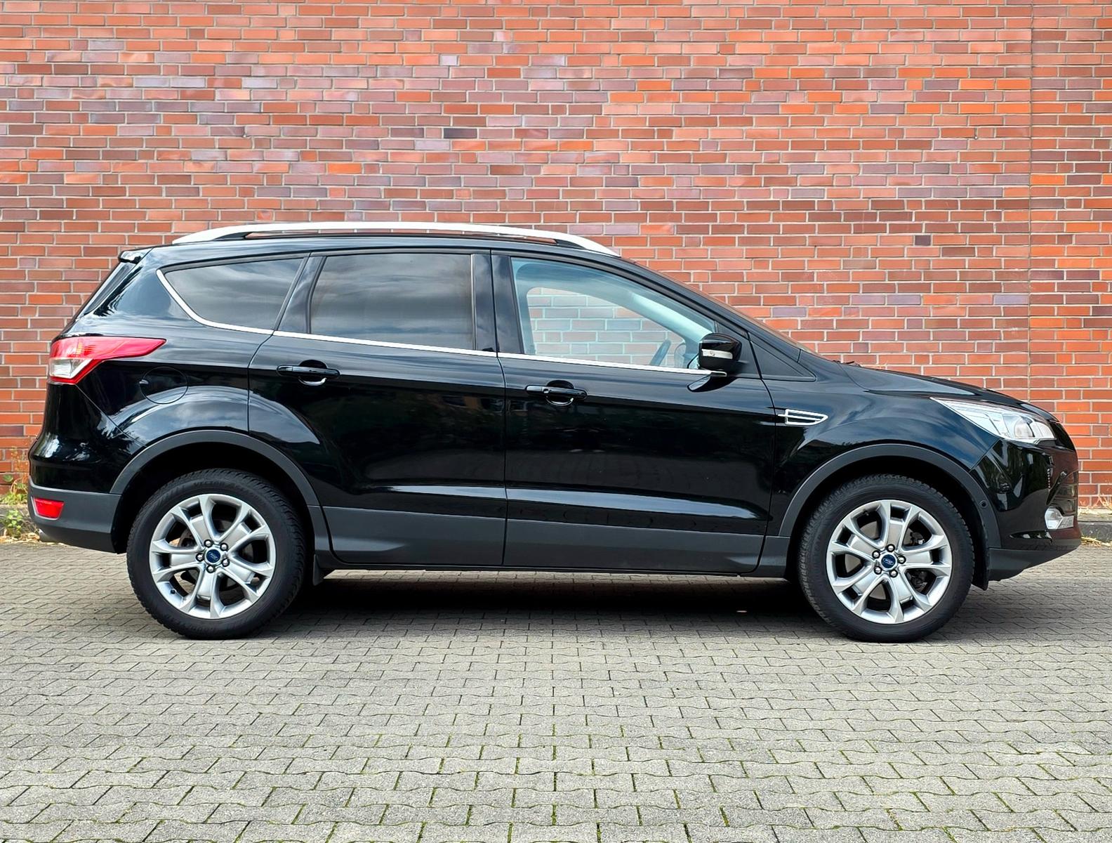 FORD KUGA 150CH - TITANIUM - 4X4 - BVM - HAYON ÉLECTRIQUE - PACK SPORT - COURROIE DE DISTRIBUTION NEUVE