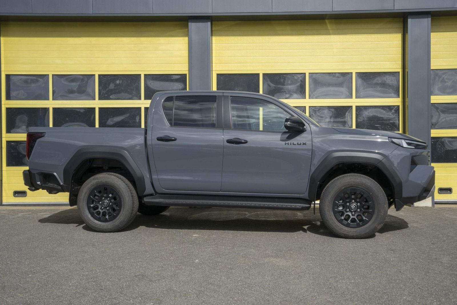 Toyota Hilux 2.8 D-4D MHEV Double Cab Auto 4WD Comfort imagem 3