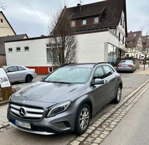 Mercedes-Benz GLA 220*NAVI*BI-XEN*SHZ