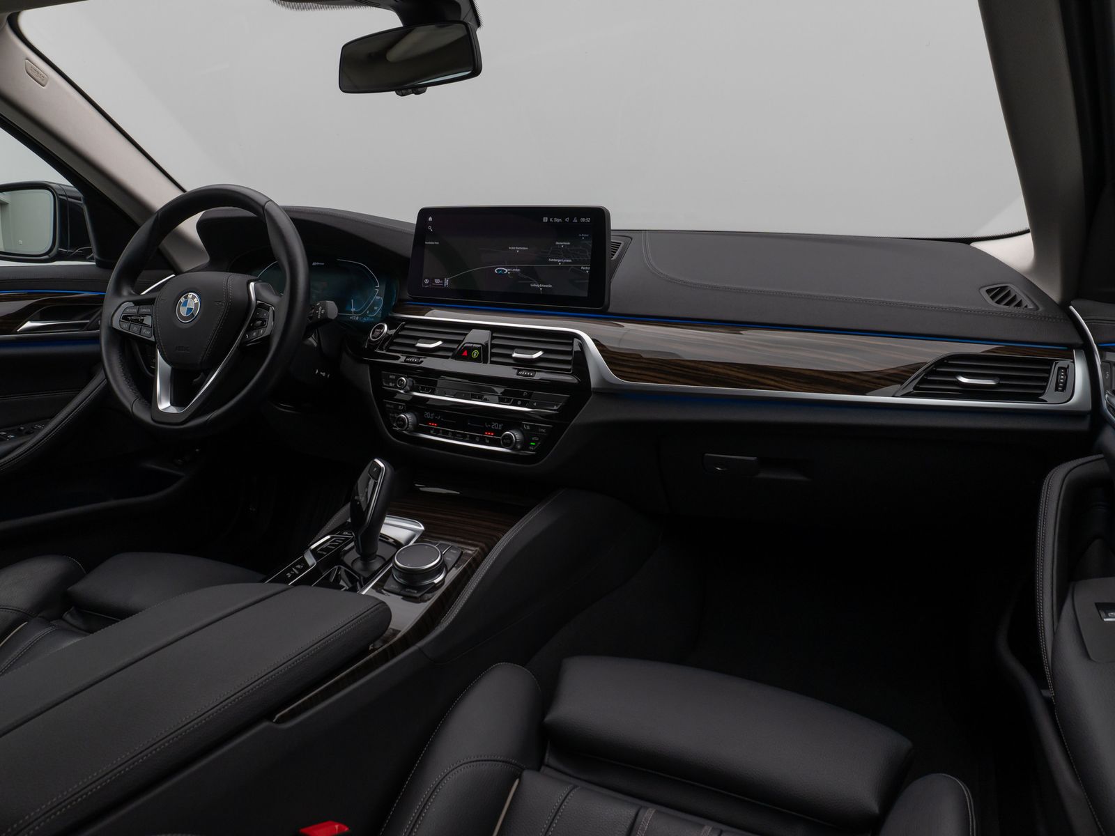 Fahrzeugabbildung BMW 530e Luxury Line Kamera DAB WLAN Alarm Sport AHK