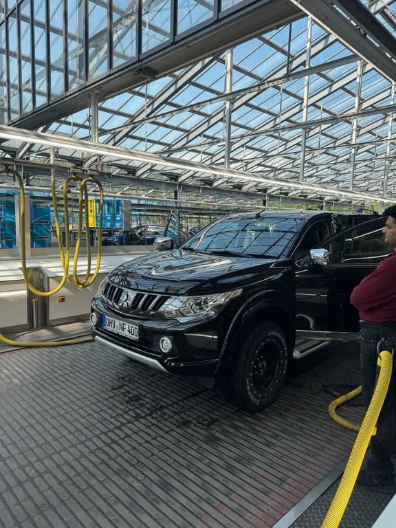 Image of Mitsubishi L200