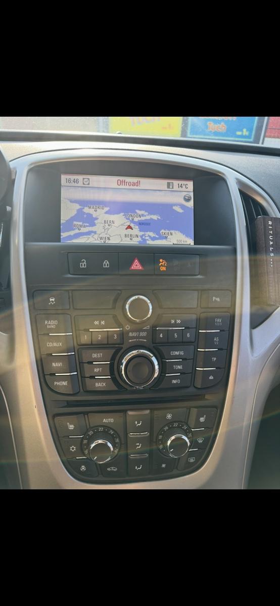 Opel Astra 2012 — photo 13
