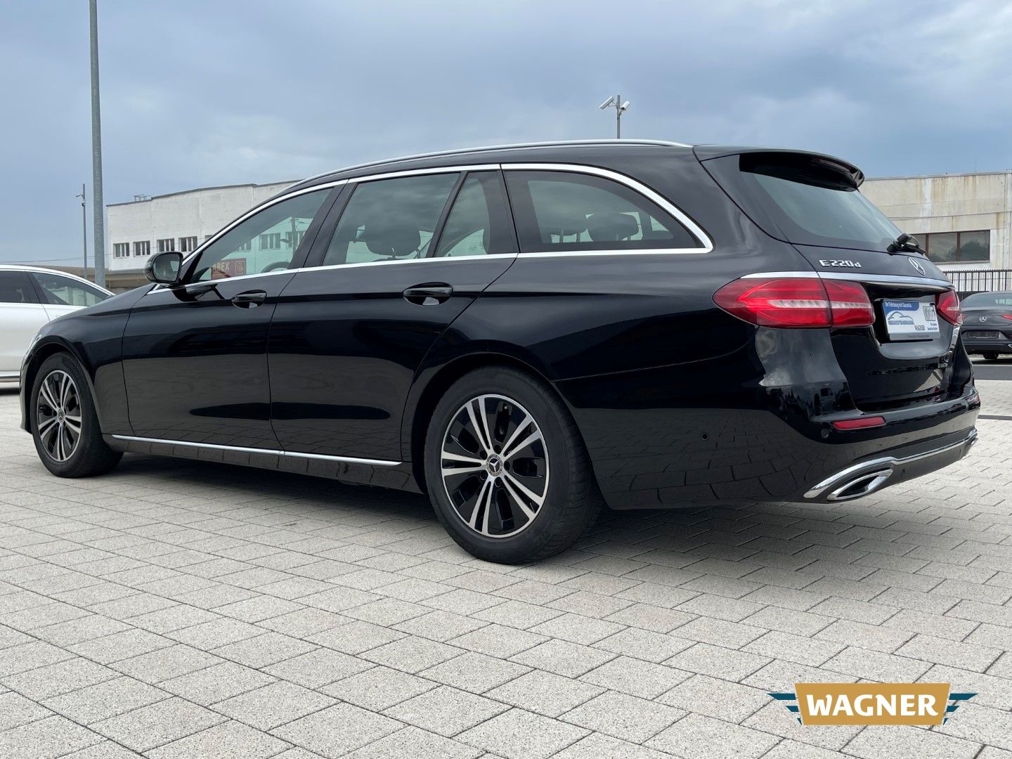Fahrzeugabbildung Mercedes-Benz E 220 T LED-Scheinwerfer Elektr. Sitze Sitzheizu