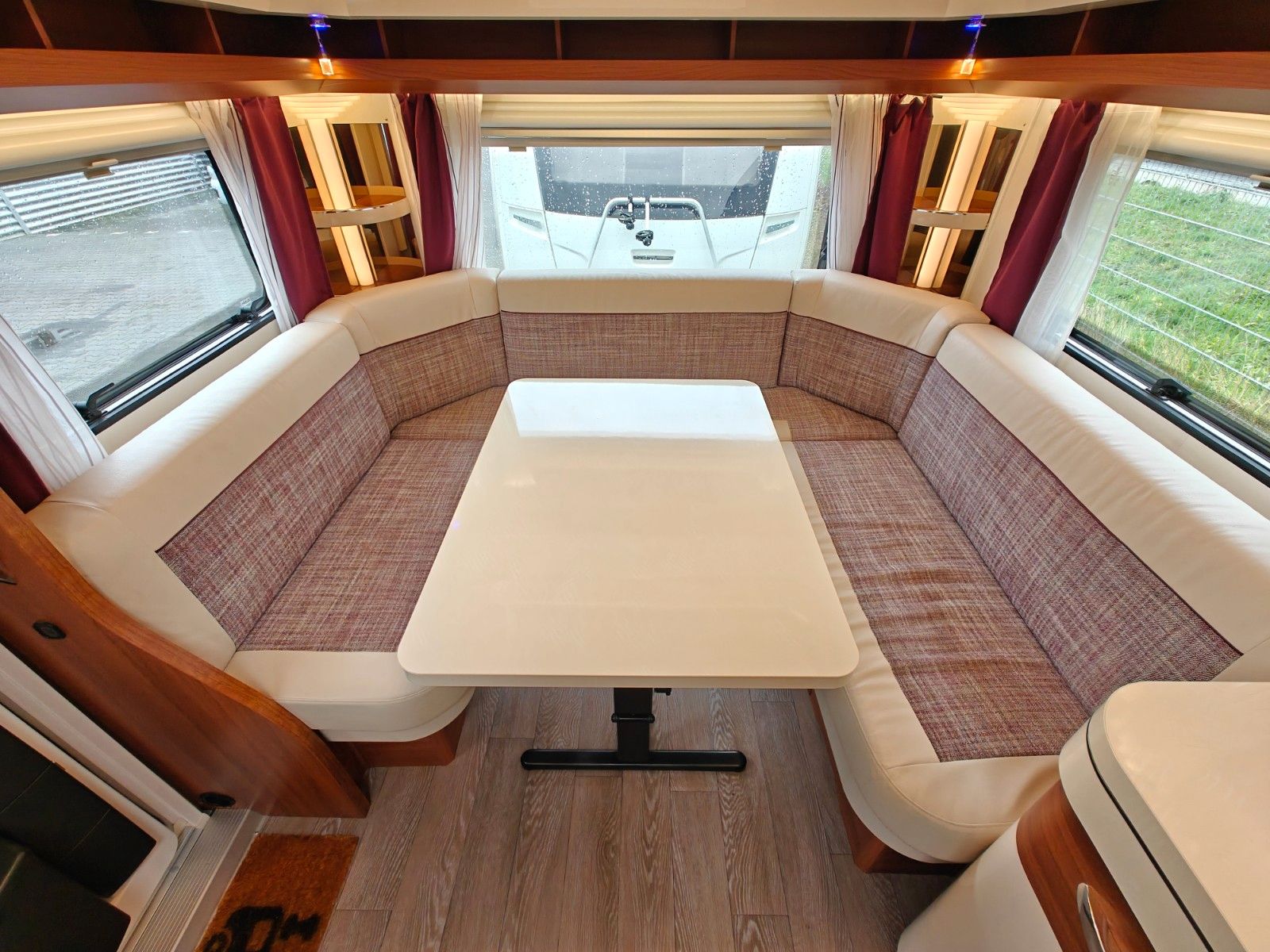 Fahrzeugabbildung Hobby Excellent 540 UFe - Fahrradträger, TV, 1.750kg -