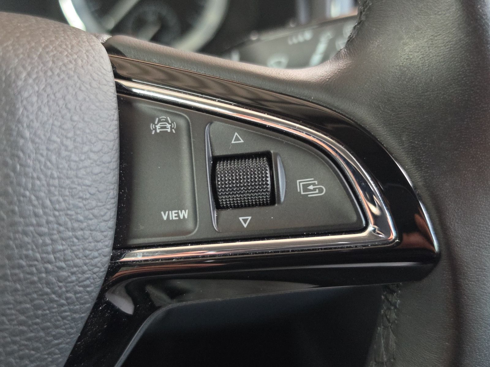 Fahrzeugabbildung SKODA Karoq Ambition Apple CarPlay