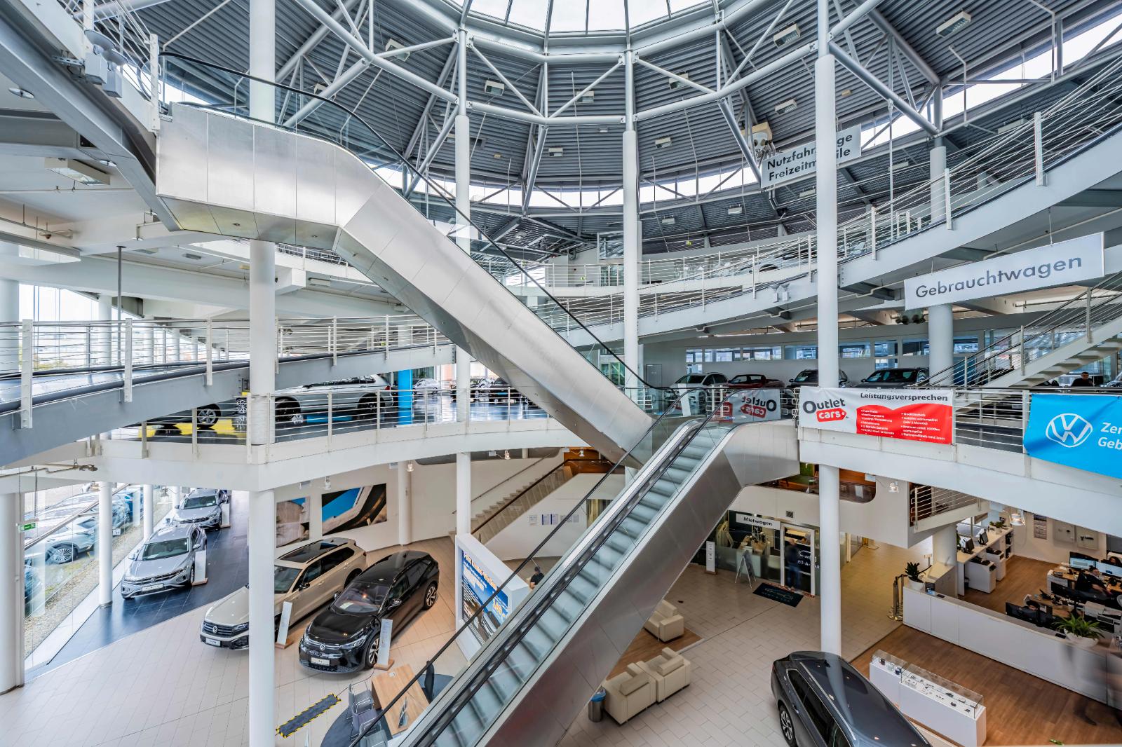 showroom-image-top