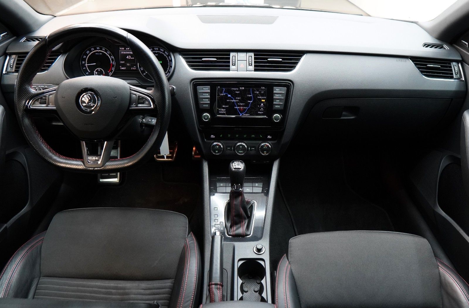 Fahrzeugabbildung SKODA Octavia RS *Autom*Navi*CarPlay*