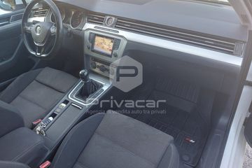 Volkswagen Passat - 12