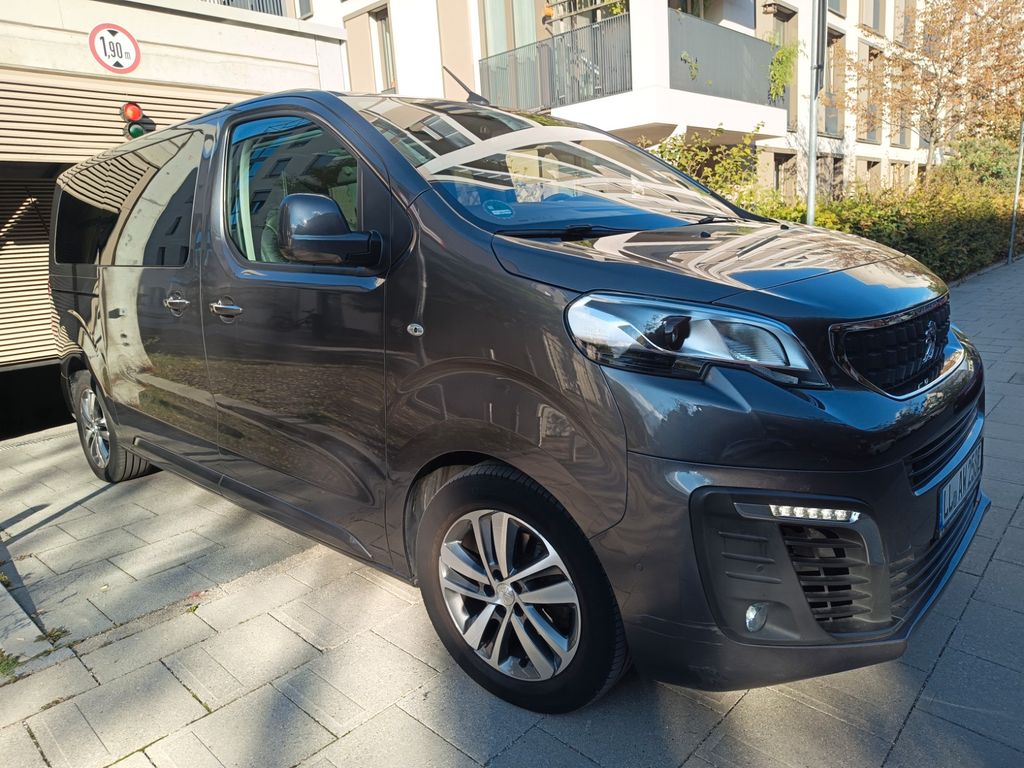 Image of Peugeot e-Traveller