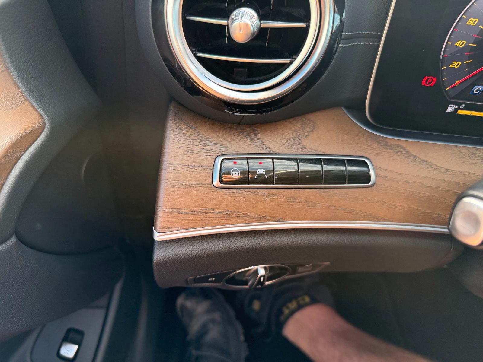 Mercedes-Benz E 300 d T-Modell Night-Paket,LED, Burmester