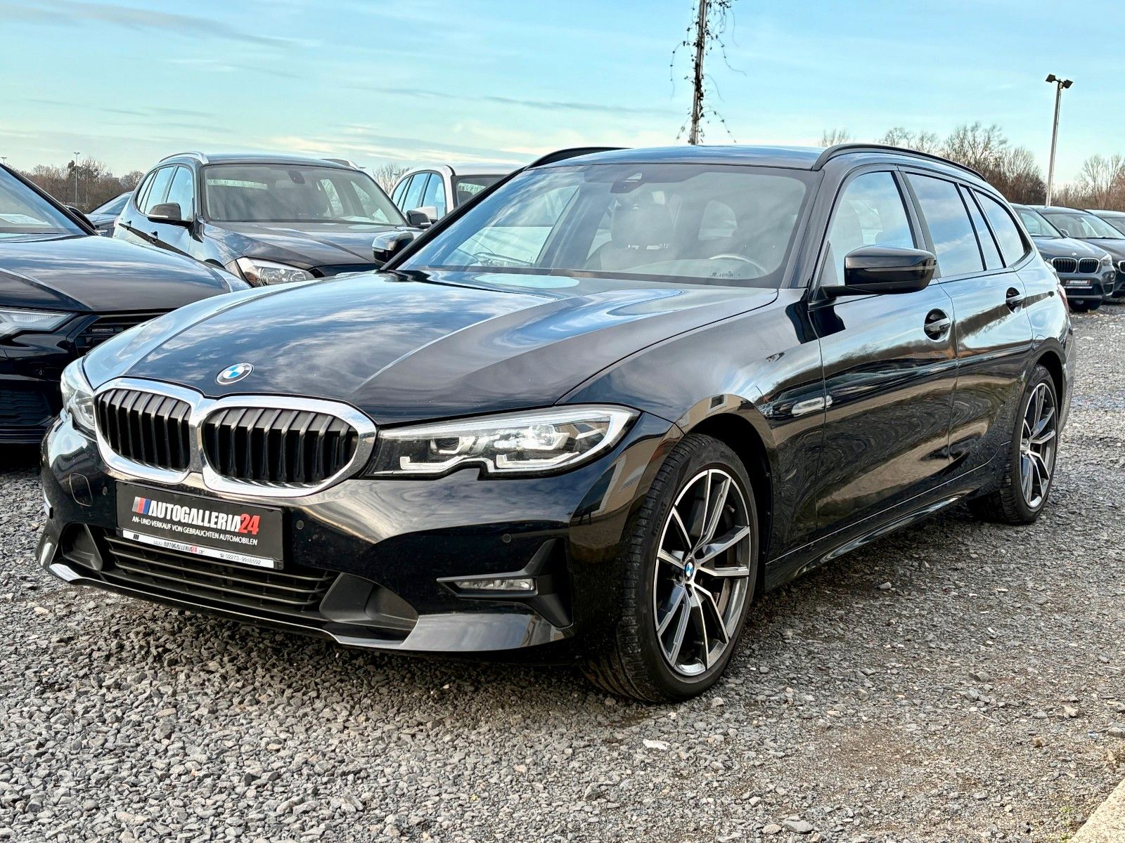 Fahrzeugabbildung BMW 320d Tour Aut Navi LED SPORTSITZE Leder AHK 1.HD