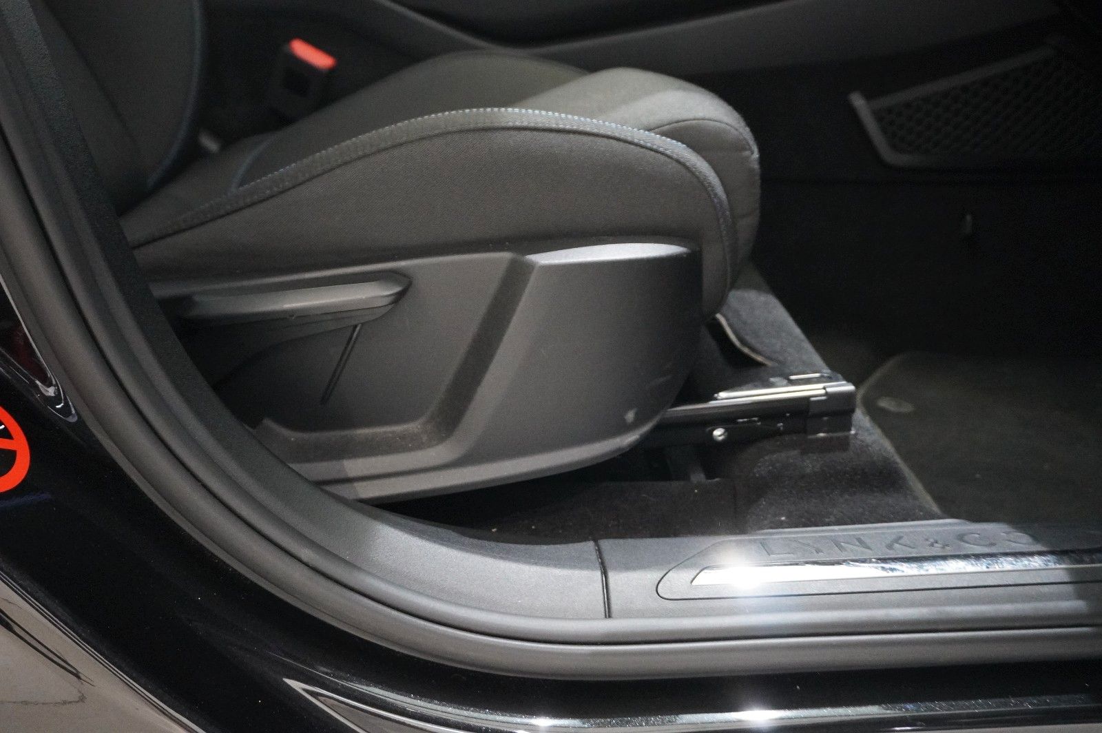 Fahrzeugabbildung Lynk&Co 01 1.5T HEV HYBRID NAVI/LED/SPORT/VIRT./PANO/DAB