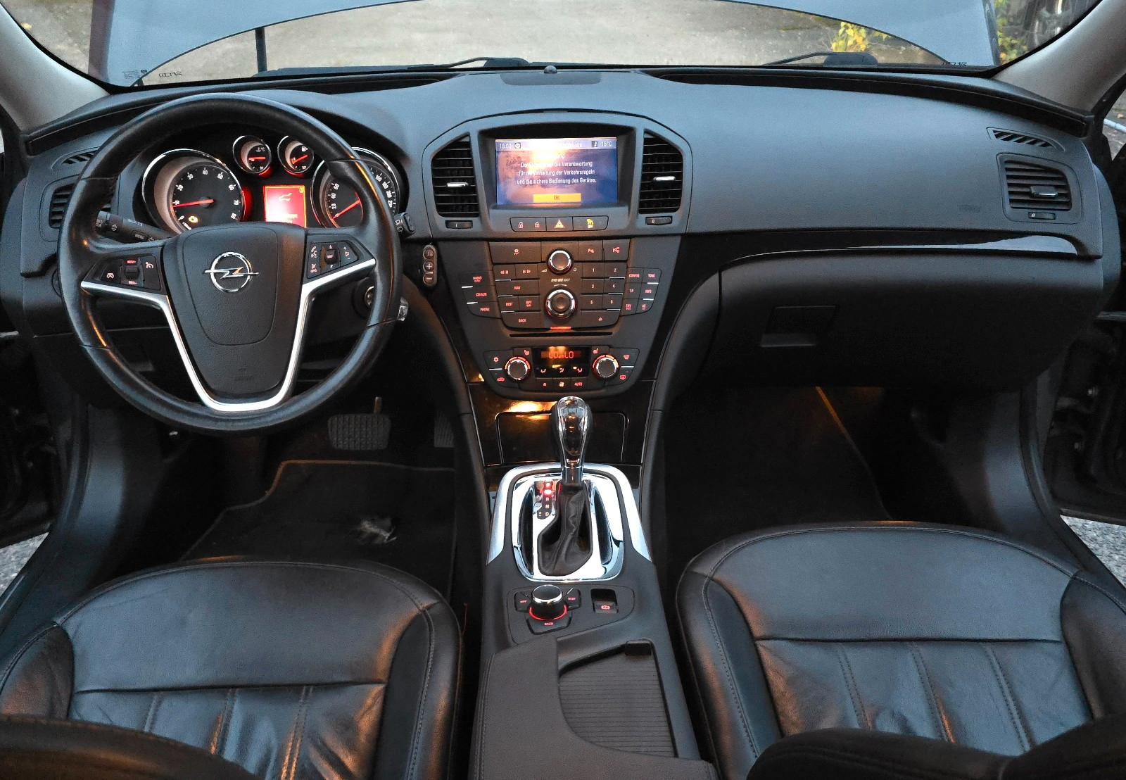 Opel Insignia 2011 — photo 11