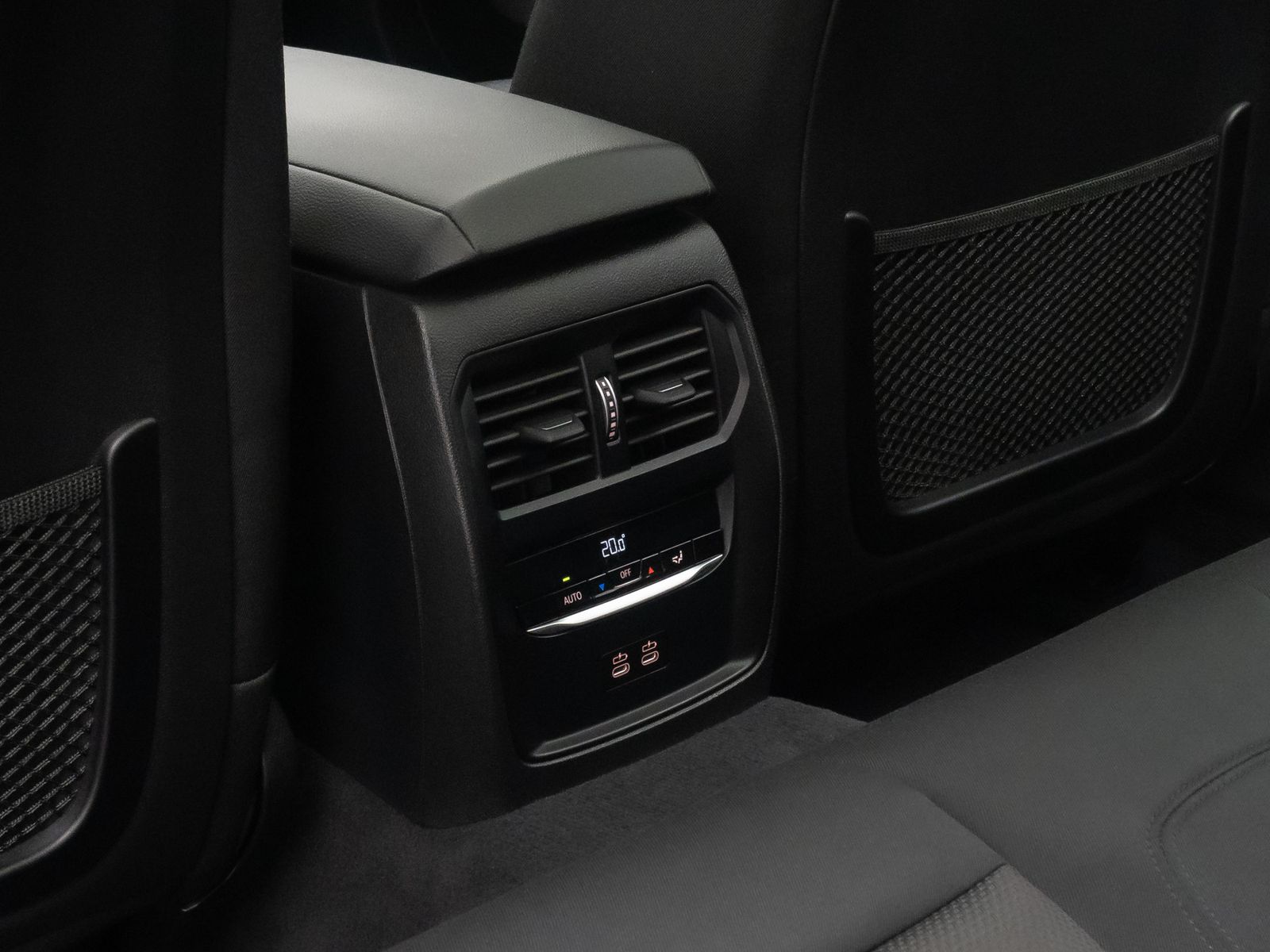 Fahrzeugabbildung BMW 330i xD Alarm AHK DAB Panorama Individual Sport