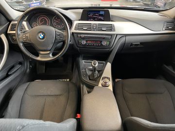 BMW 320d xDrive *NAVI*PDC*SZHZ*BI-XENON*