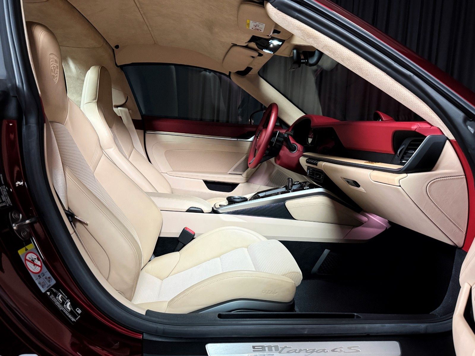 Fahrzeugabbildung Porsche 911 Targa 4 S Heritage + Lift + Approved + PCCB
