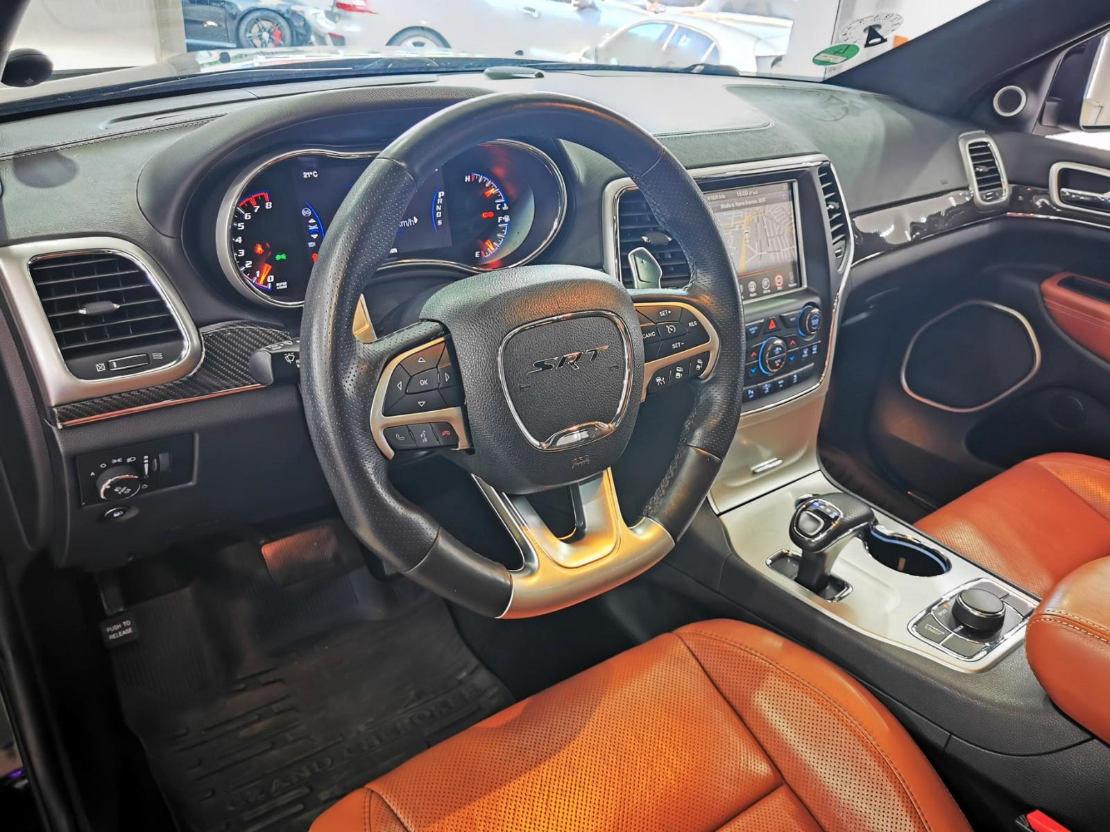 Jeep Grand Cherokee SRT 6.4 V8 HEMI 468 ch • 4x4 • Skyhook • Harman Kardon • Toit Panoramique