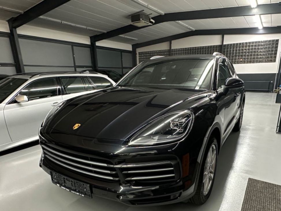 Porsche Cayenne - 1