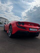 Ferrari F8 Spider in seltenem Rosso Fuoco Rot - rote Ferrari F8
