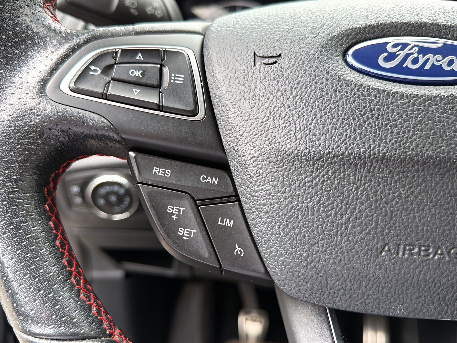 Fahrzeugabbildung Ford EcoSport 1.0 ST-LINE AHK LEDER KLIMAAUT.NAVI PDC