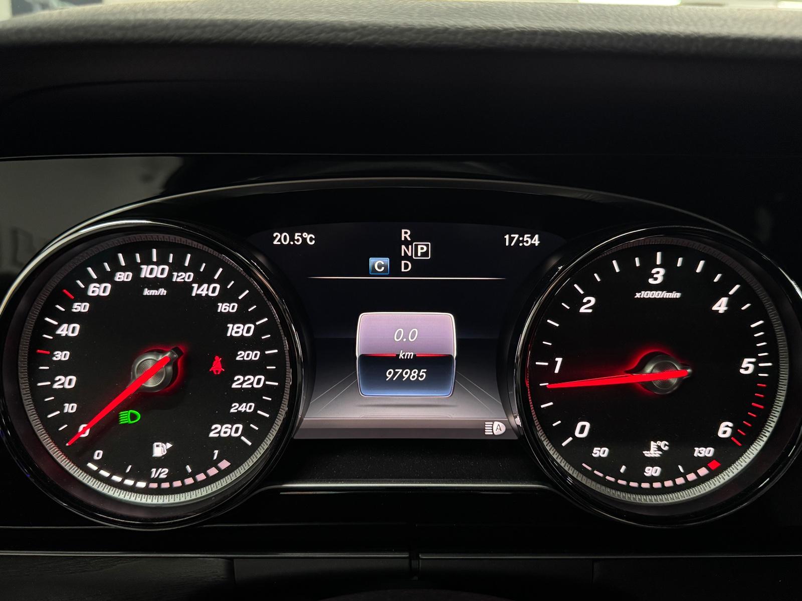 Mercedes-Benz E 220d T-Modell AMG/MULTIBEAM/BURMESTER/AHK!