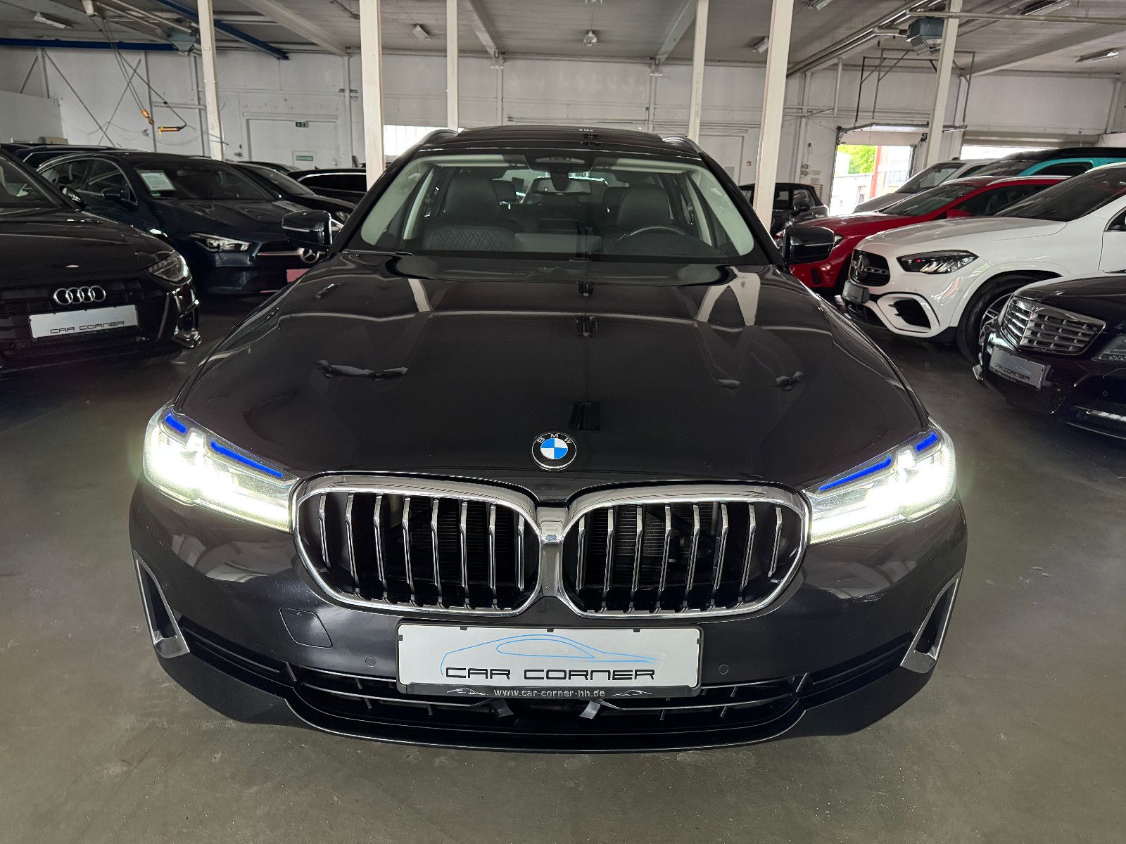 Fahrzeugabbildung BMW 520 d T LUXURY LINE HUD PANORAMA LASER VOLL