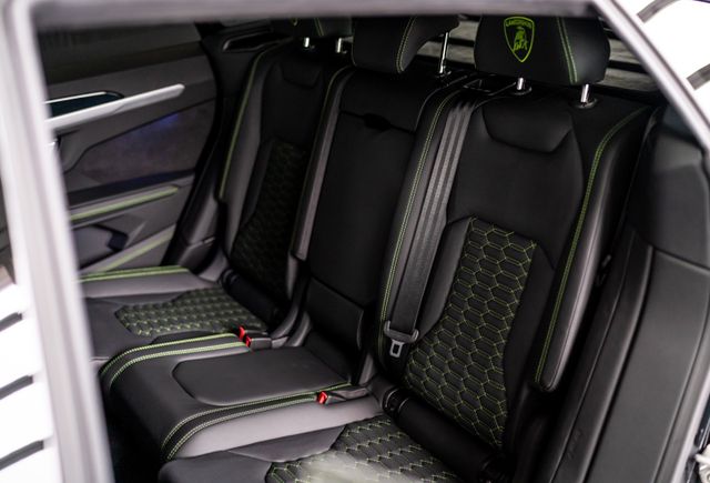 Fahrzeugabbildung Lamborghini Urus - Bang&Olufsen - MY21 - ADAS - Massage -