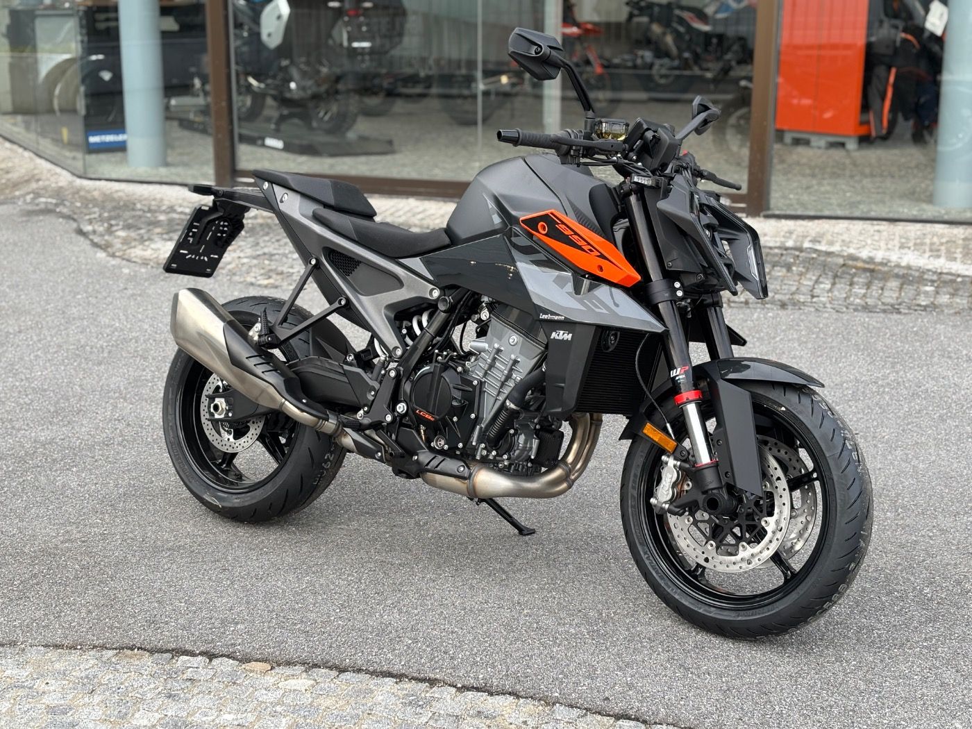 Fahrzeugabbildung KTM 990 Duke Modell 2024